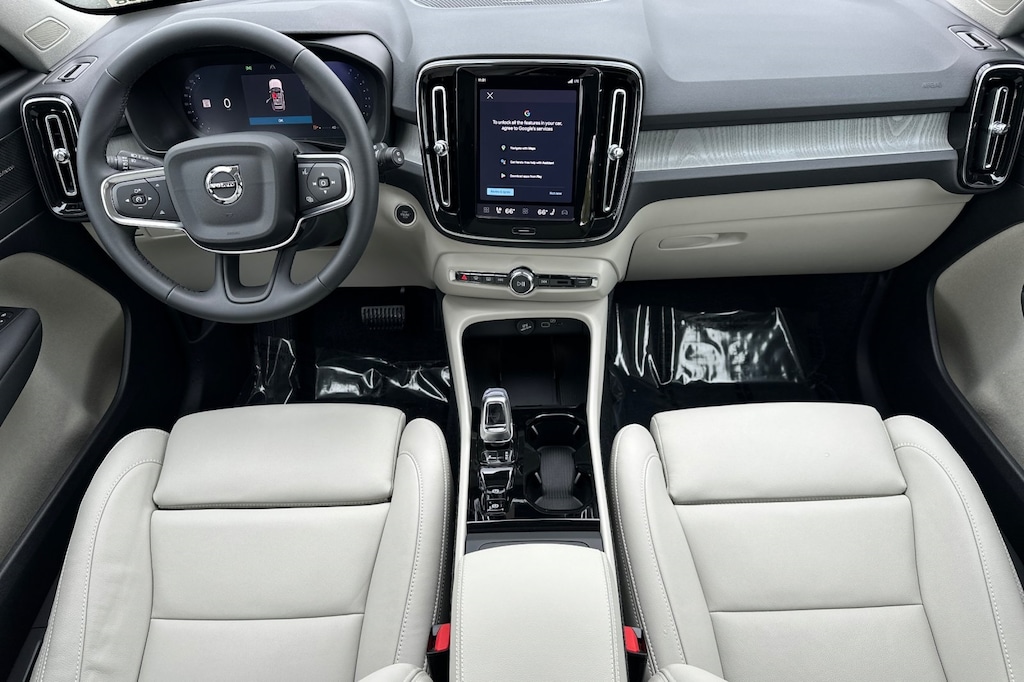 New 2026 Volvo XC40 B5 Ultra SUV