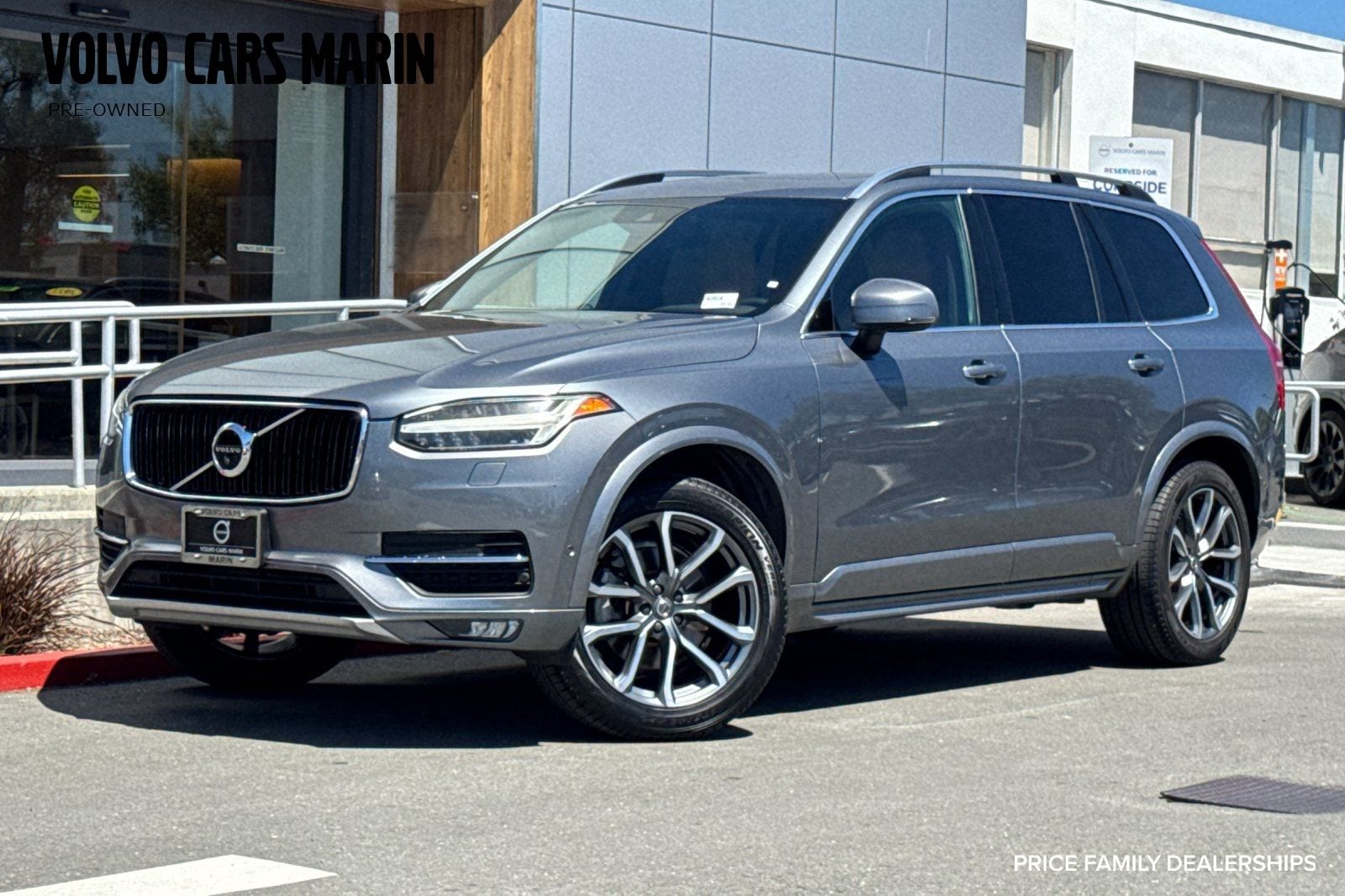 2017 Volvo XC90 T6 AWD Momentum's photo