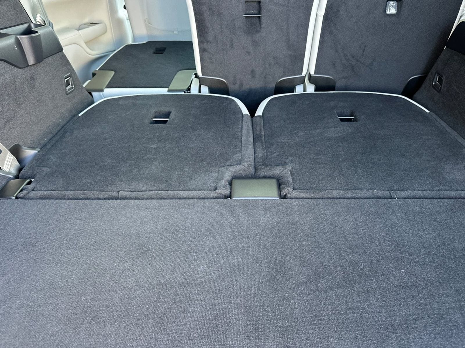 2025 Volvo EX90 Plus - Photo 18