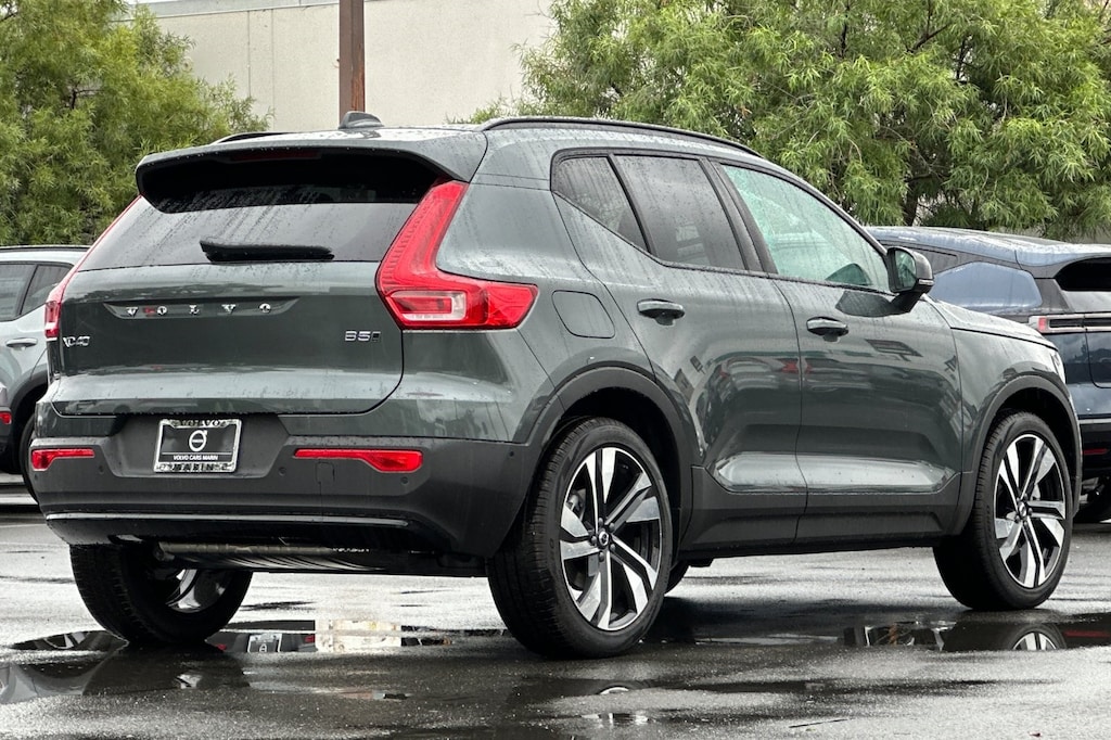 New 2026 Volvo XC40 B5 Ultra SUV