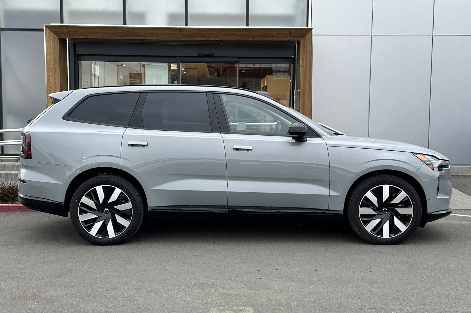 2025 Volvo EX90 Ultra - Photo 8