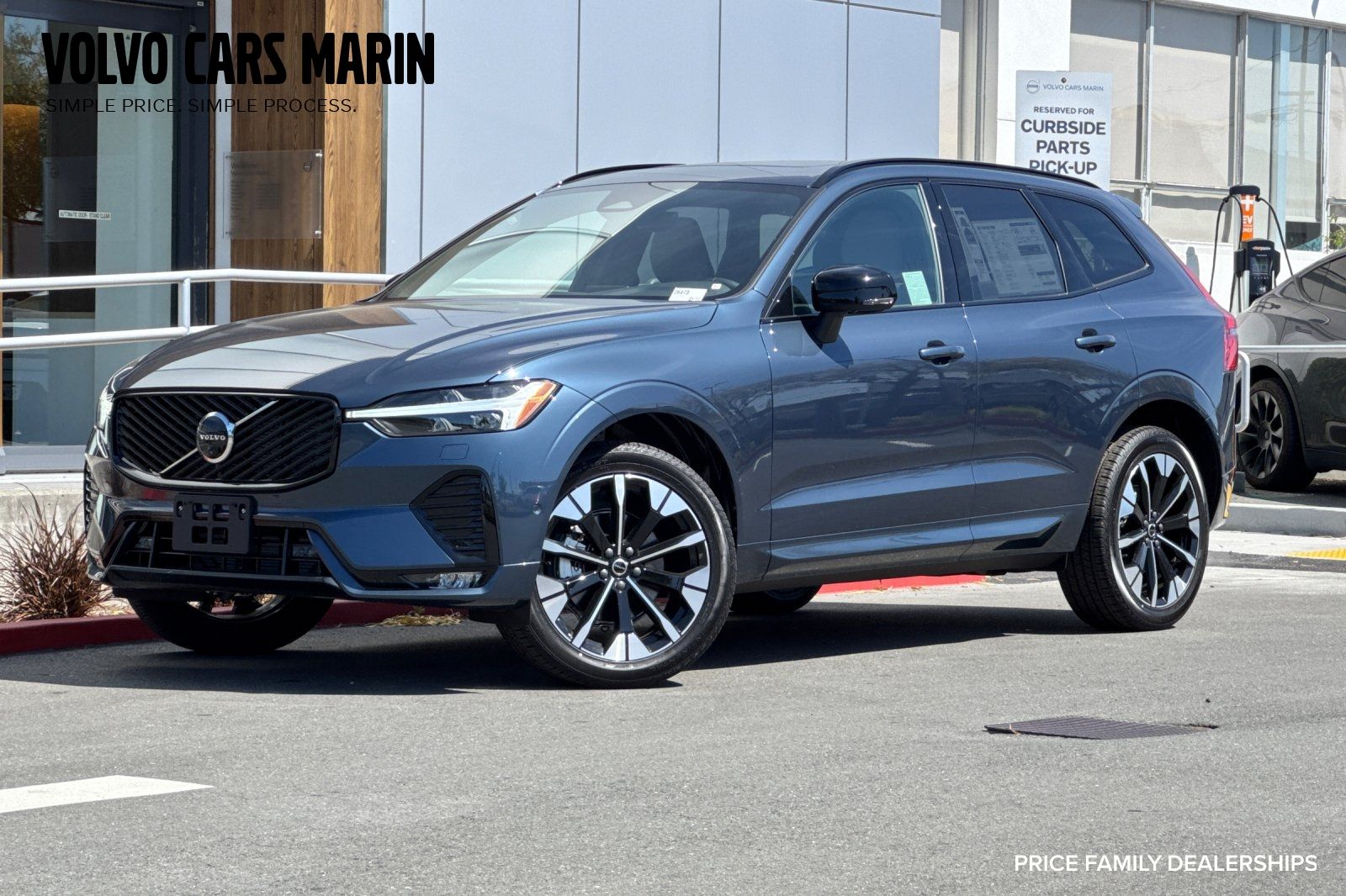 2026 Volvo XC60 B5 Plus Dark AWD's photo