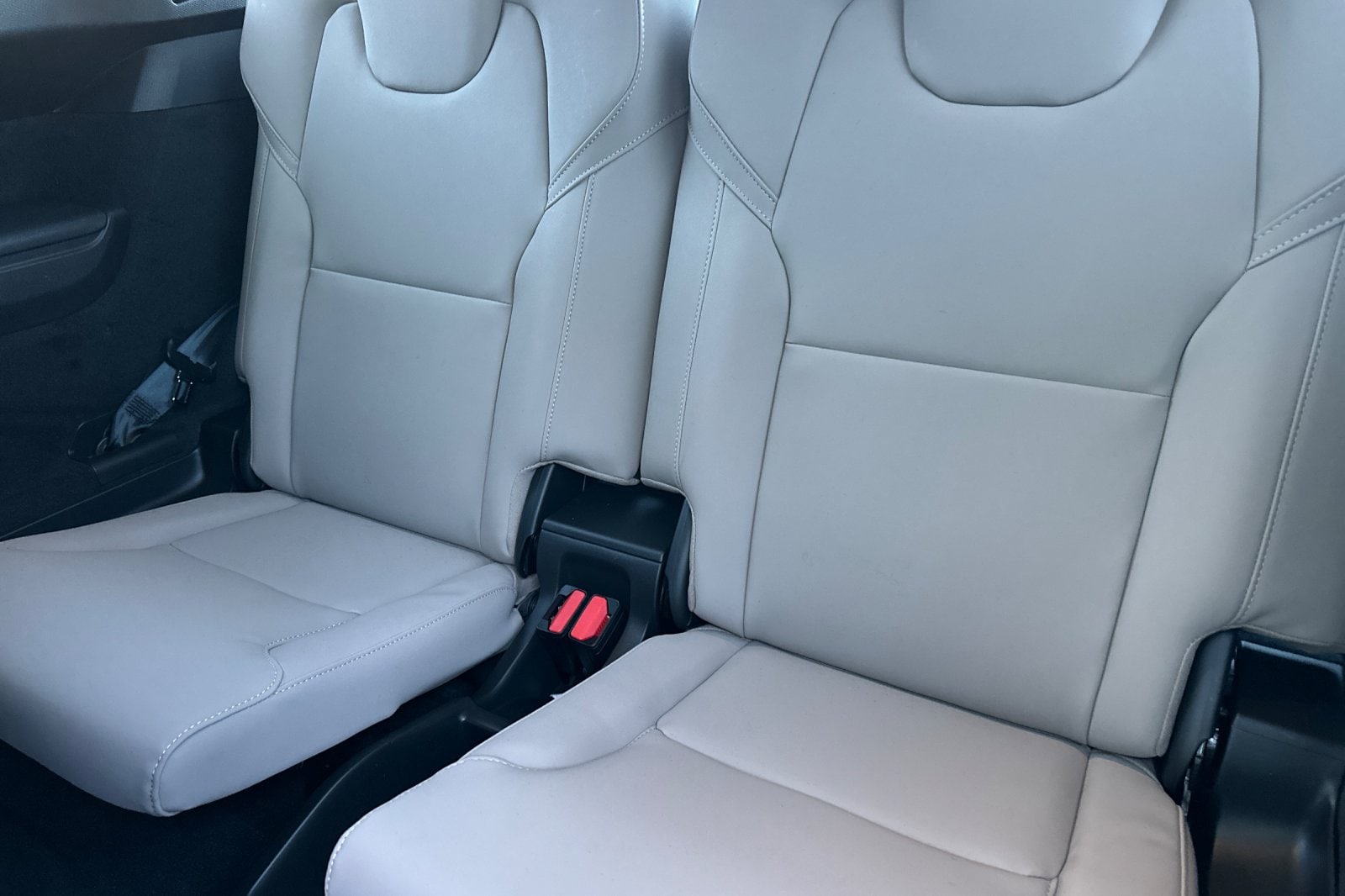 2026 Volvo XC90 Plus - Photo 17
