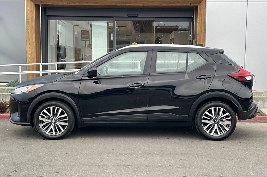2023 Nissan Kicks SV photo 3