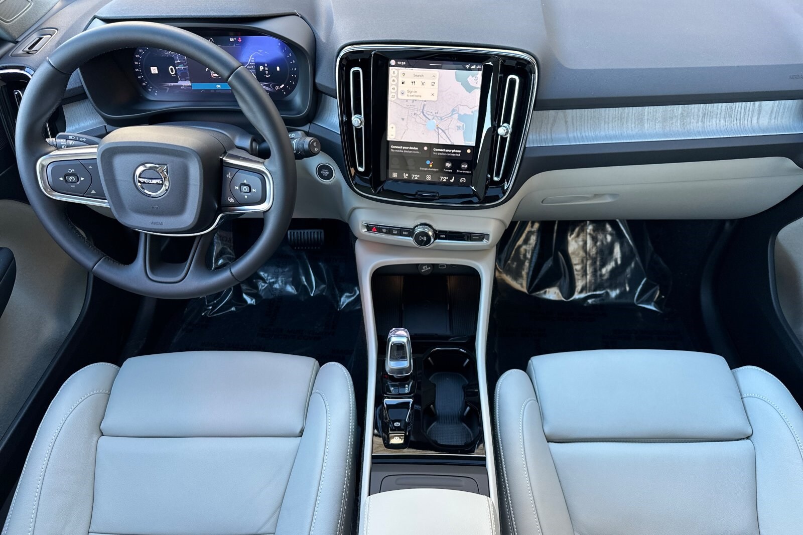 2026 Volvo XC40 Plus AWD photo 3