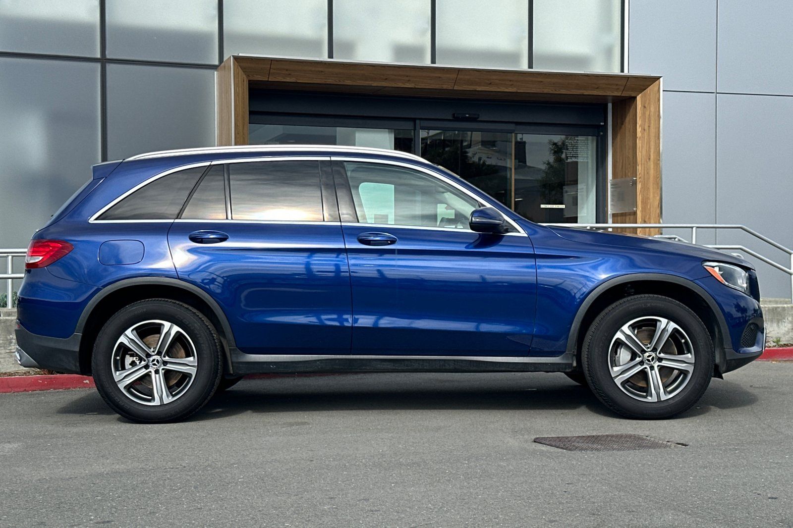 2019 Mercedes-Benz GLC 300 4MATIC photo 3