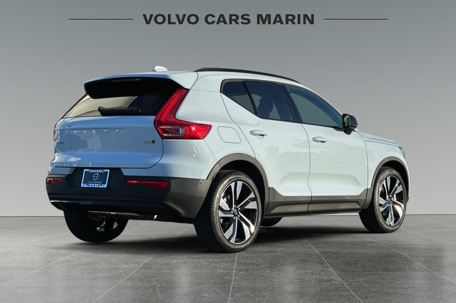 2026 Volvo XC40 AWD photo 2