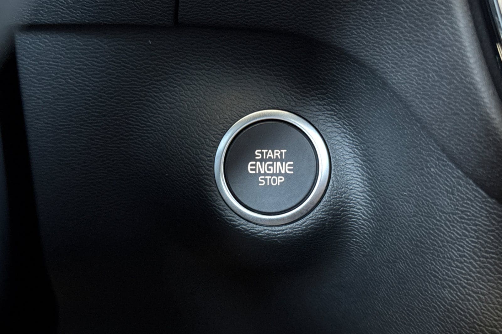 2025 Volvo XC40 Core - Photo 26