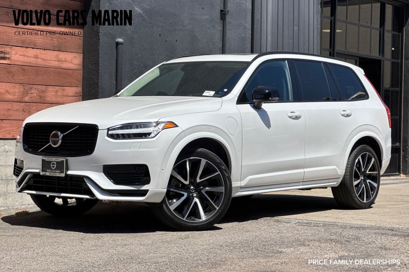 2023 Volvo XC90 T8 Ultimate Dark Theme 7-Seater 4WD's photo