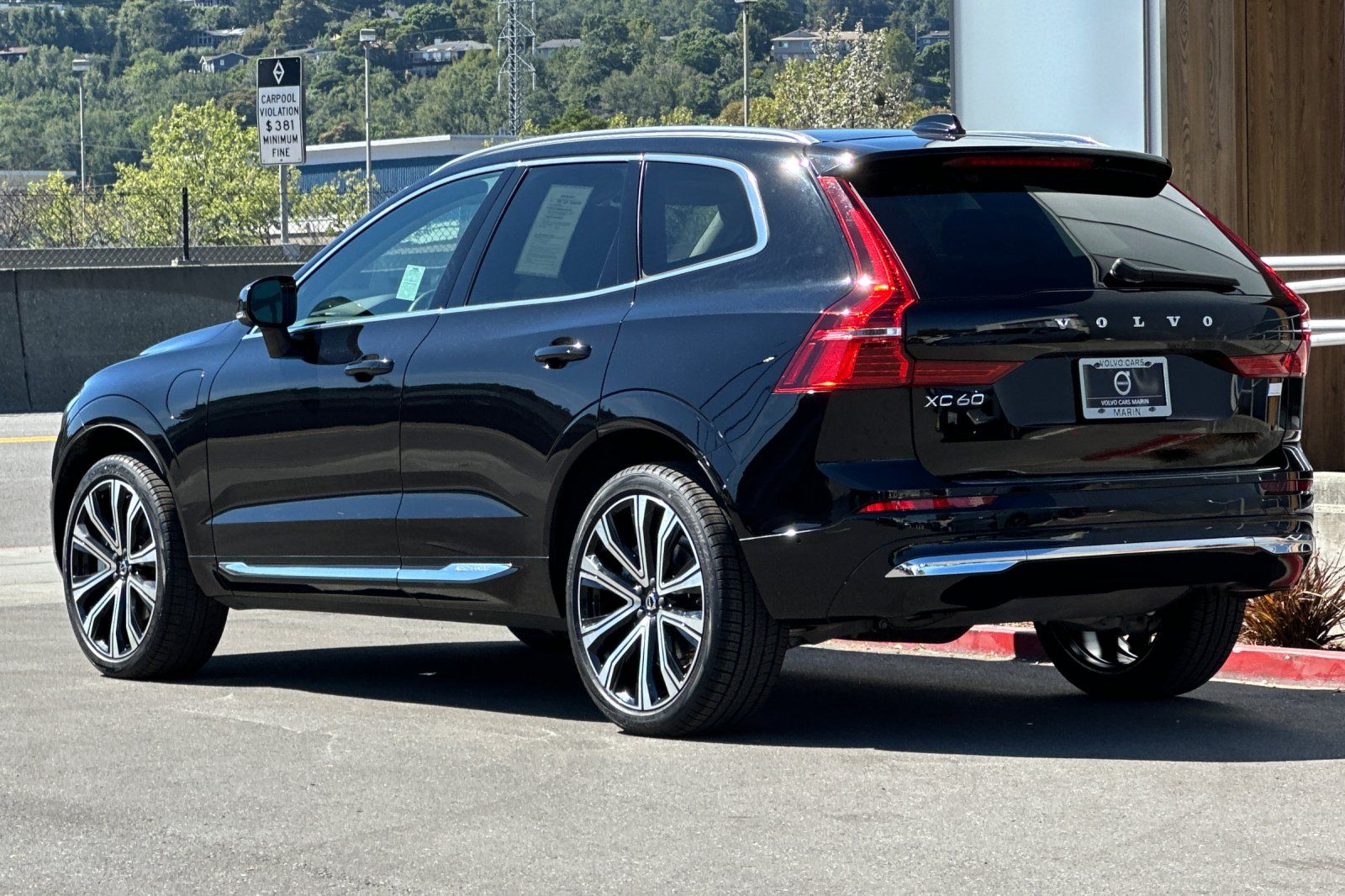2023 Volvo XC60 Recharge Plug-In Hybrid Ultimate Bright photo 6