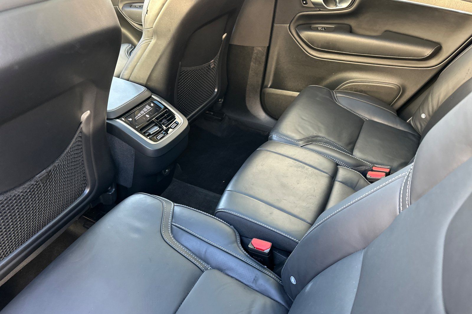 2023 Volvo XC90 B6 AWD Ultimate 7-Seater photo 4