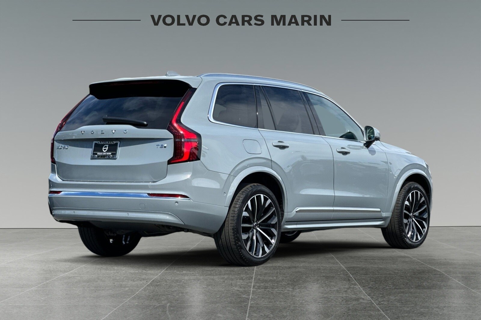 2026 Volvo XC90 T8 photo 2