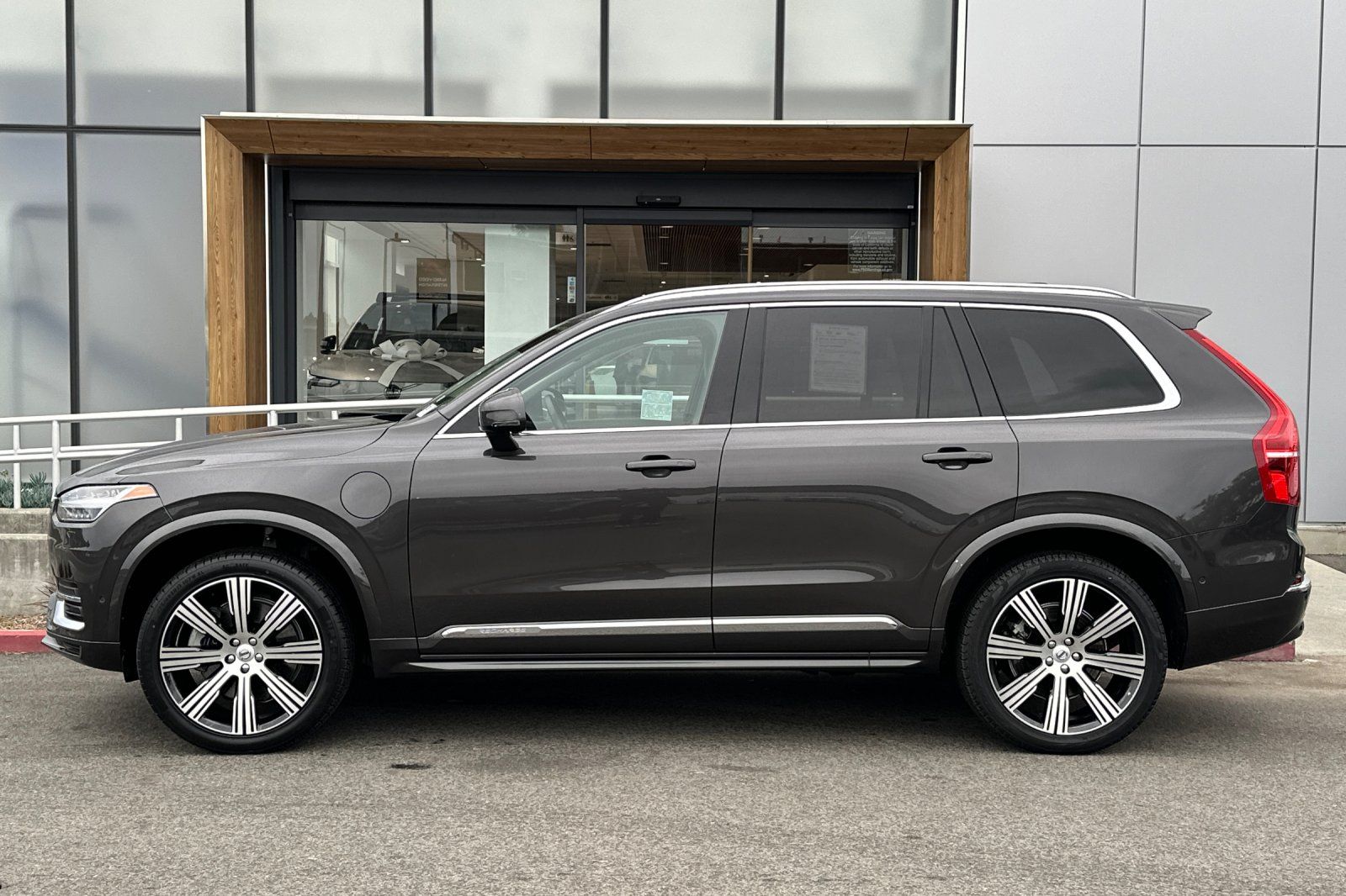 2023 Volvo XC90 Recharge Plug-In Hybrid Plus Bright 7-Seater photo 4