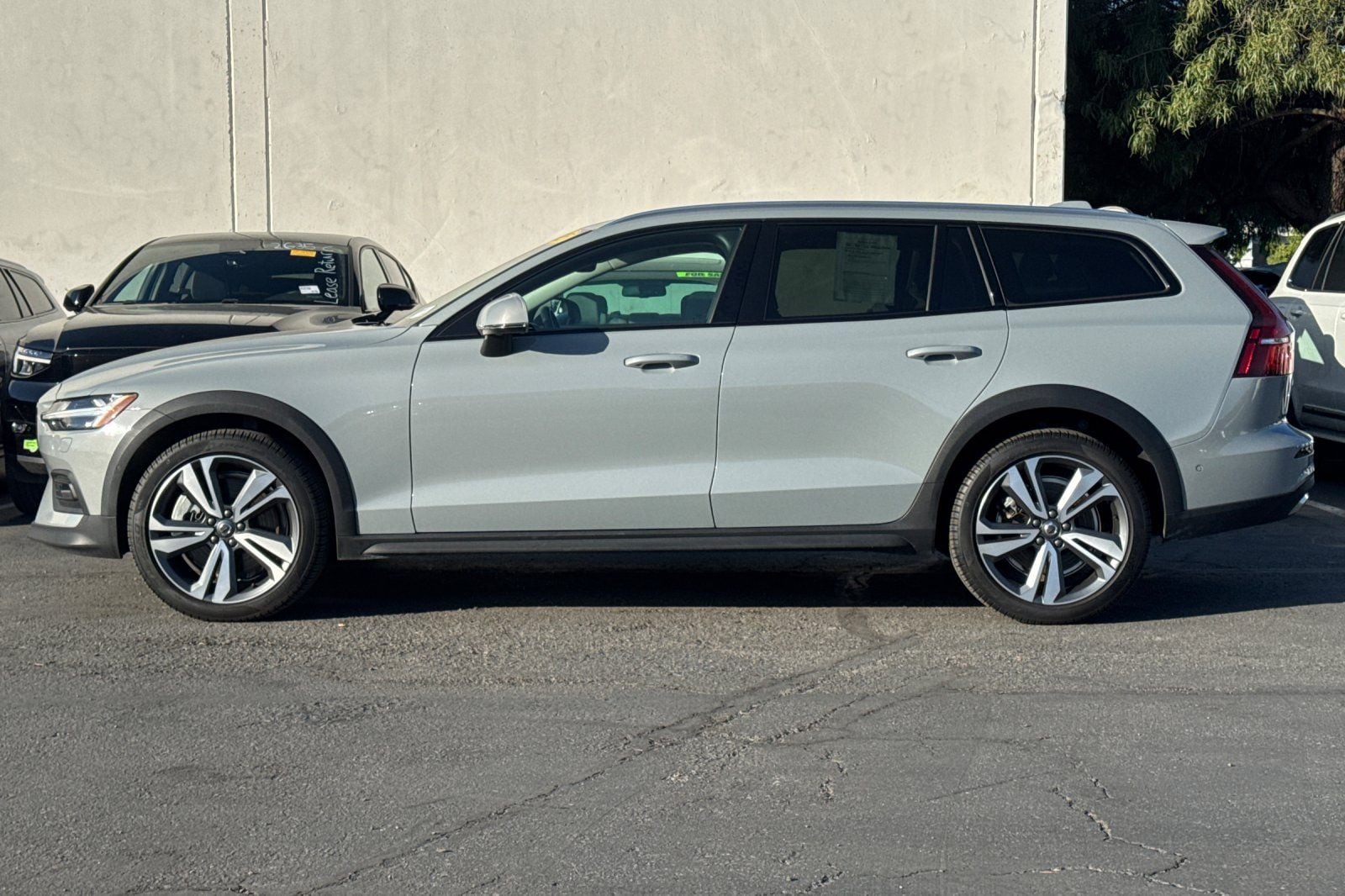 2025 Volvo V60 Cross Country B5 Plus photo 4