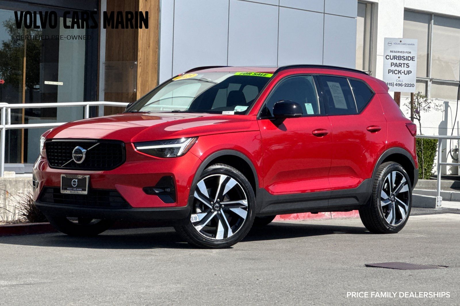 2023 Volvo XC40 B5 Plus Dark AWD's photo