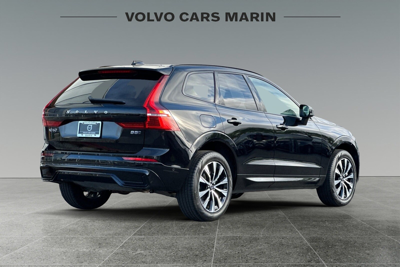 2025 Volvo XC60 B5 Plus photo 2