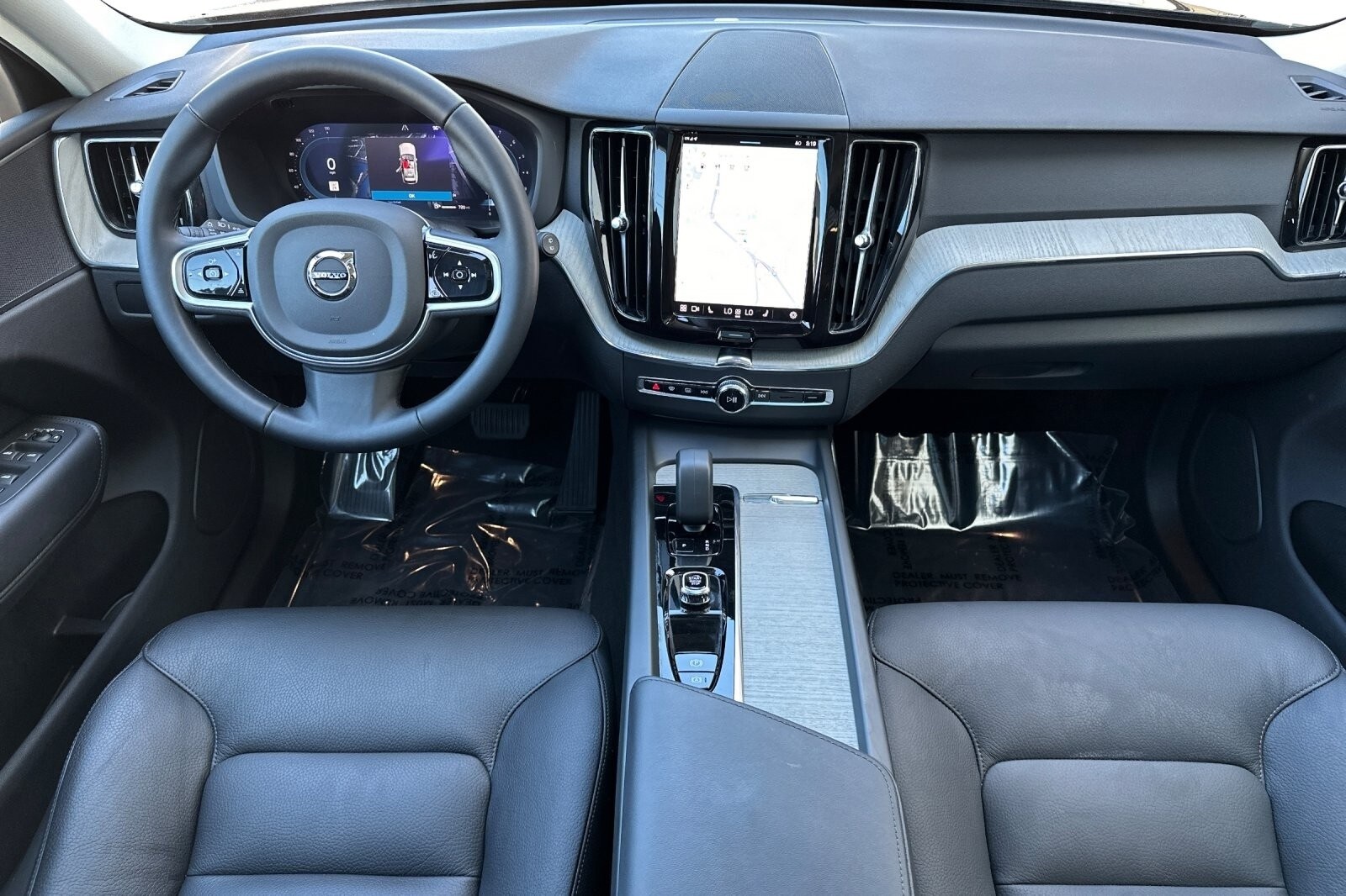 2025 Volvo XC60 B5 Plus photo 3