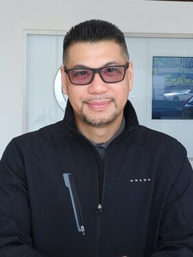 Staff member Chris Puatu from 8d14113e2790