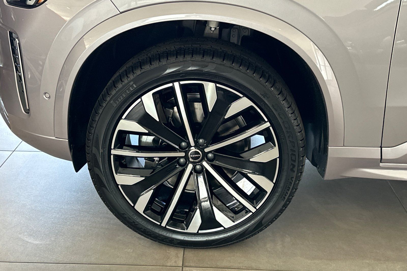 2026 Volvo XC90 Plus - Photo 11