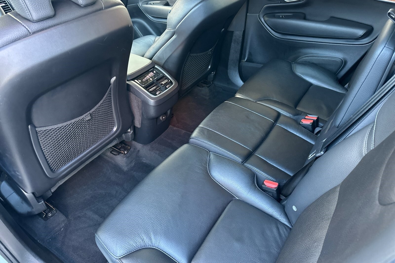 2023 Volvo XC90 B5 AWD Plus photo 4