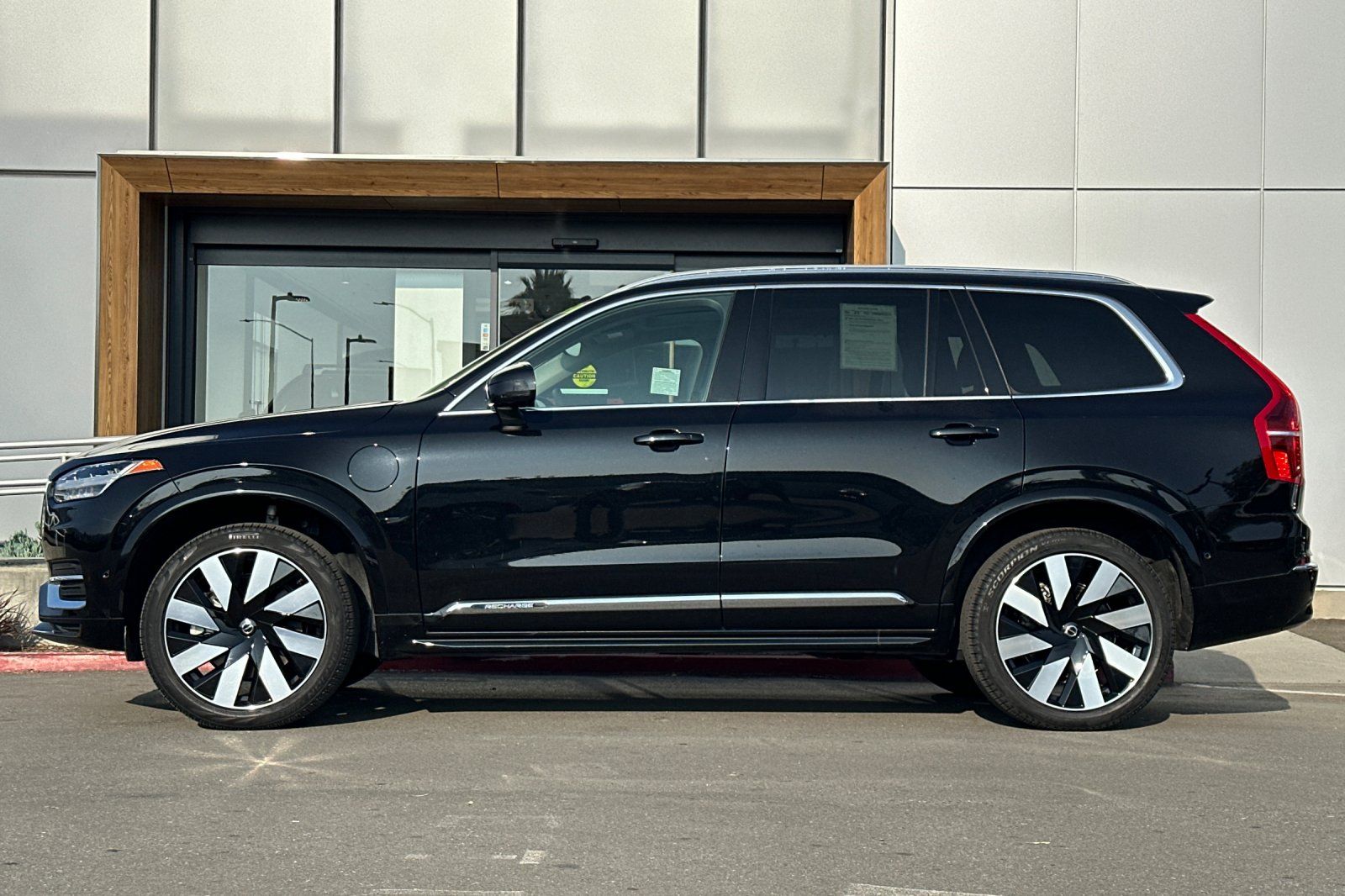 2023 Volvo XC90 Recharge Plug-In Hybrid Ultimate 6-Seater photo 5