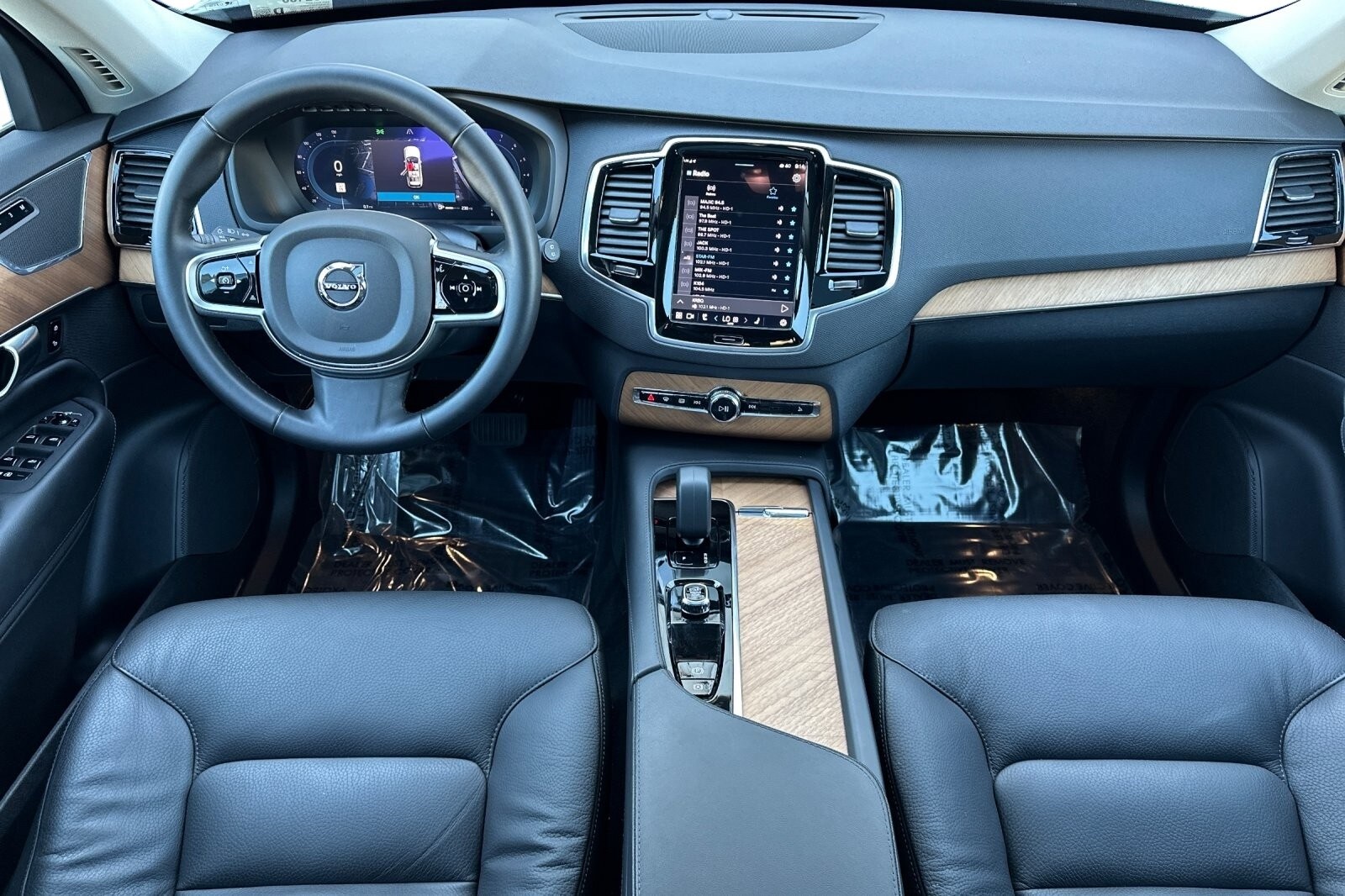 2025 Volvo XC90 Plus photo 3