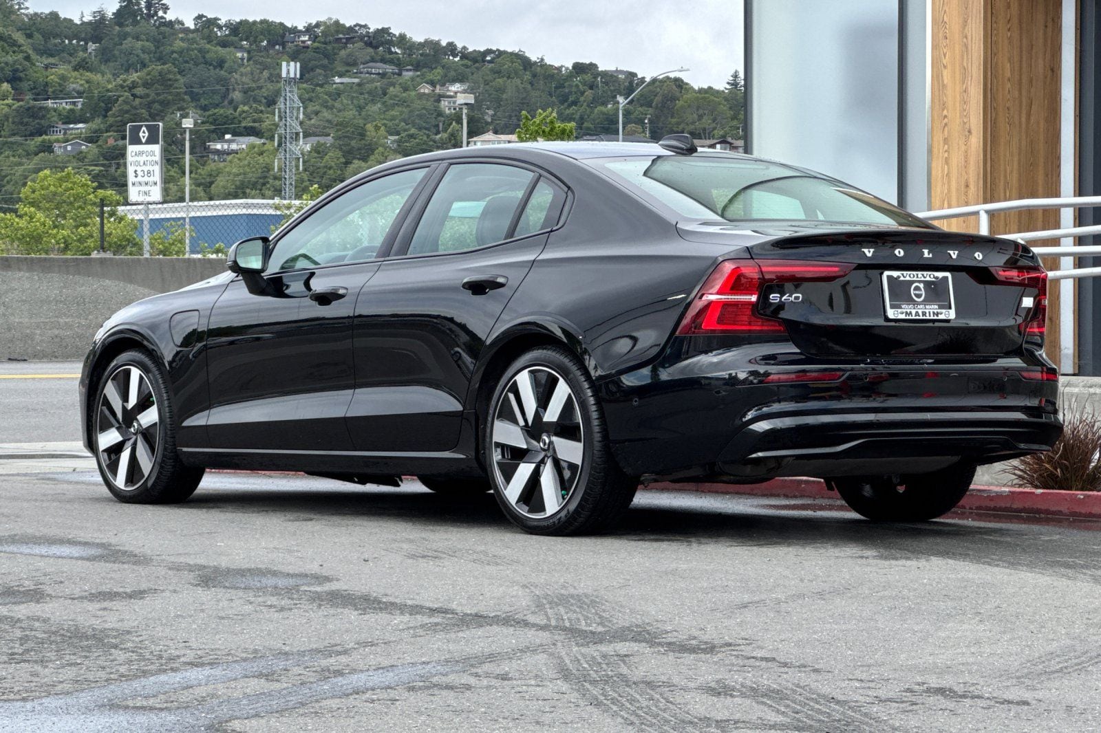 2023 Volvo S60 Recharge Plug-In Hybrid Plus Dark photo 6