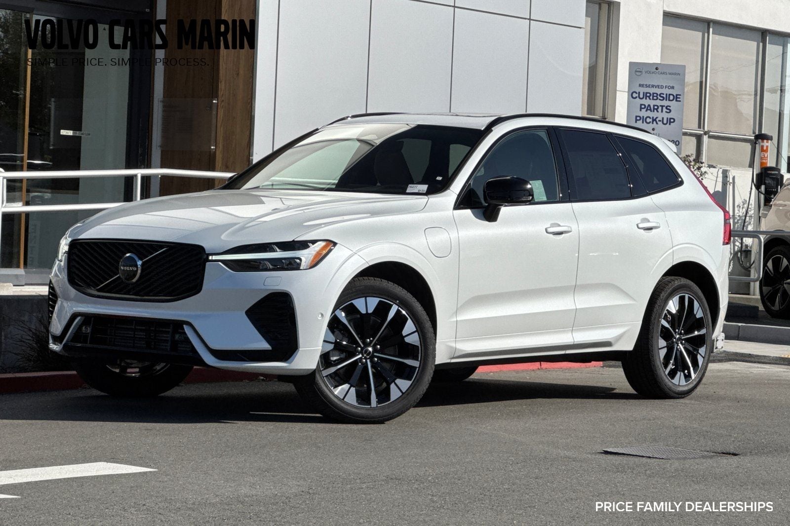 2026 Volvo XC60 T8 Plus Dark AWD's photo