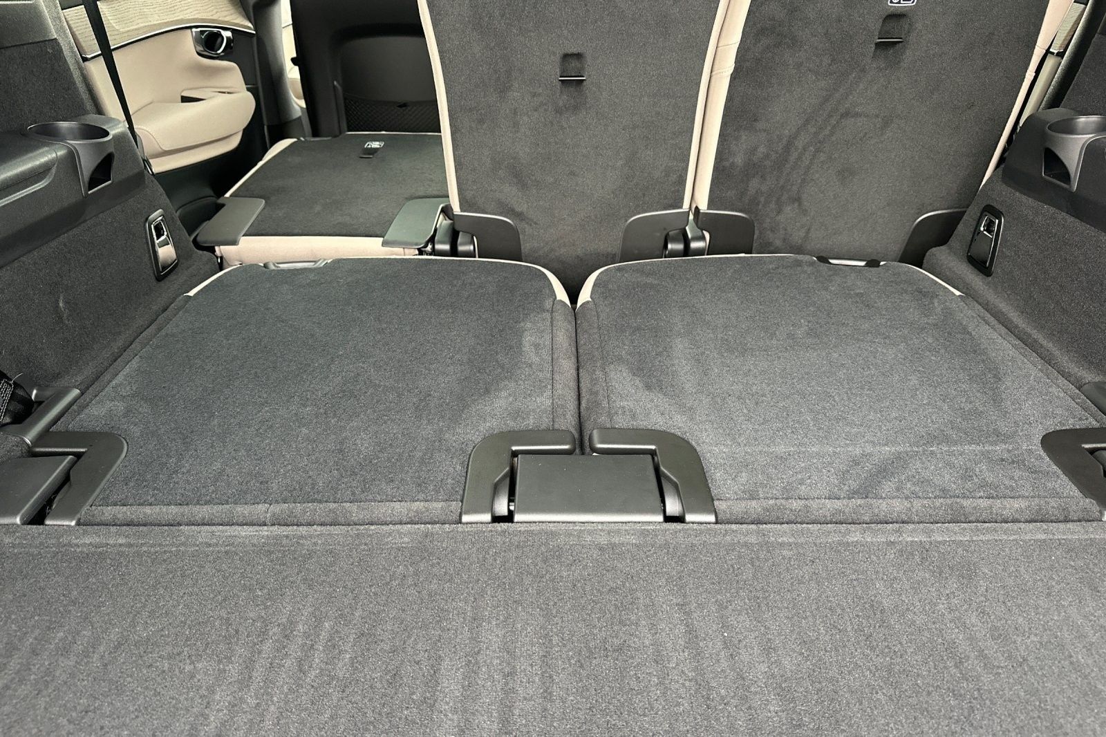 2026 Volvo XC90 Plus - Photo 18