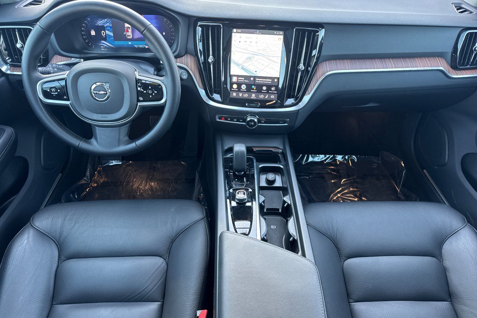 2025 Volvo V60 Cross Country B5 Plus photo 2