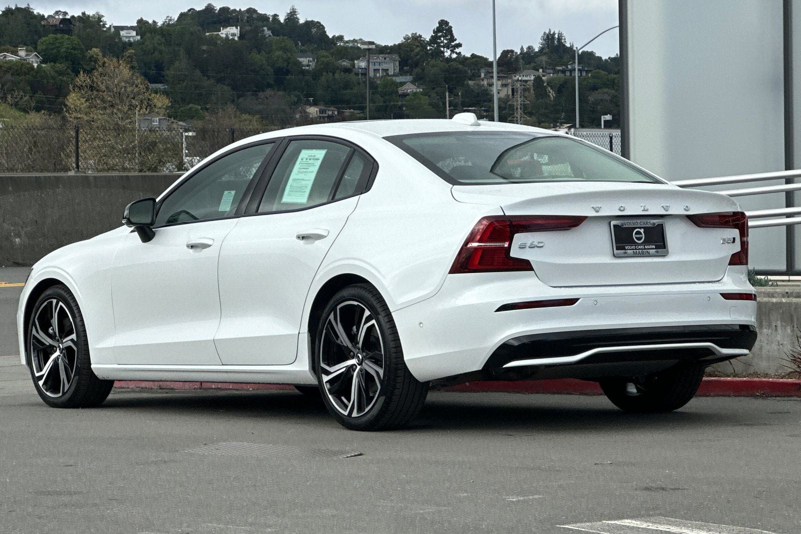 2024 Volvo S60 B5 Ultimate Dark photo 6