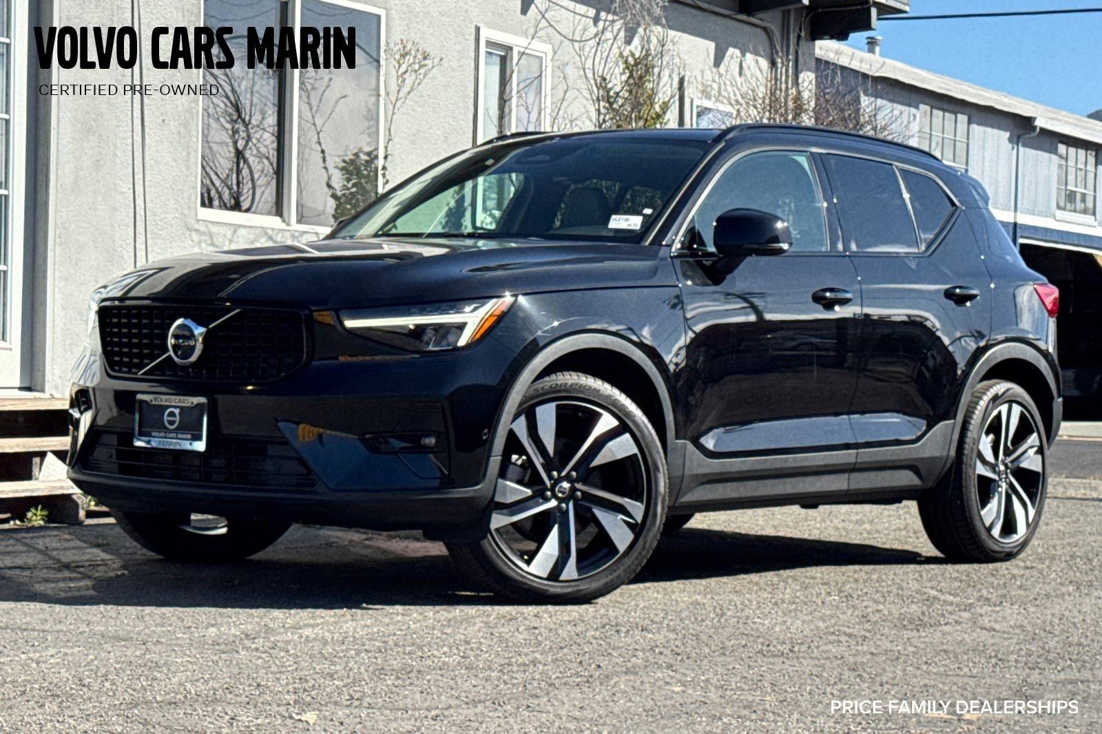 2023 Volvo XC40 B5 Plus Dark AWD's photo