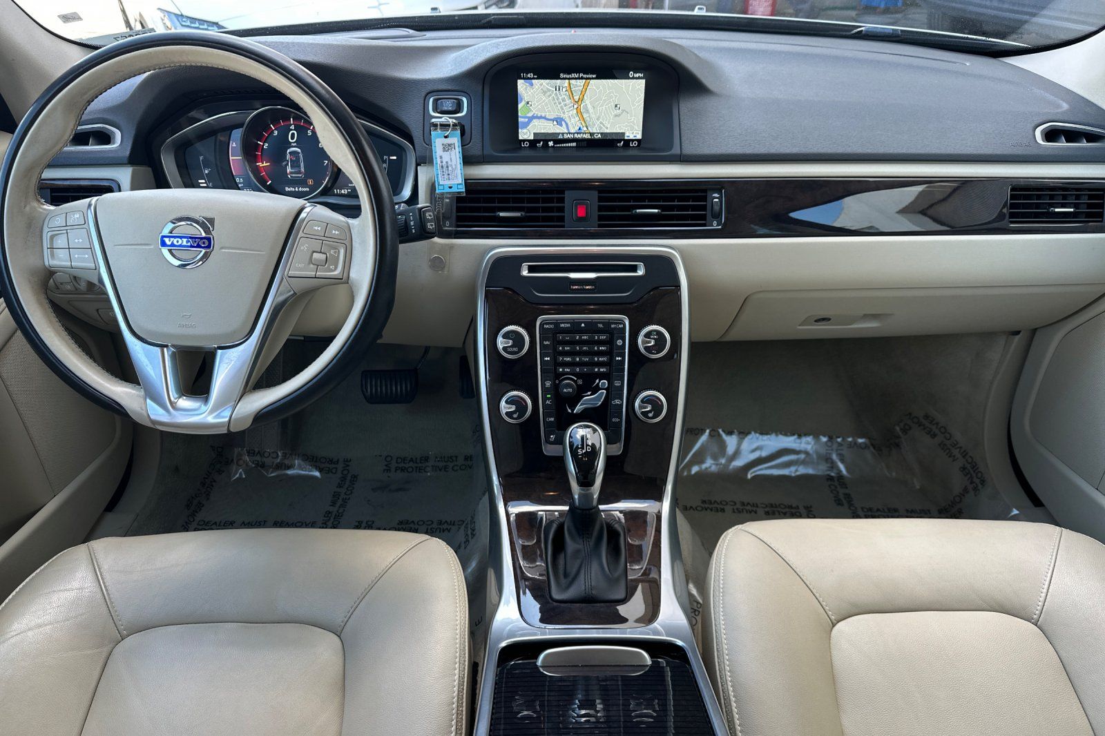 2016 Volvo XC70 T5 Drive-E Platinum photo 2