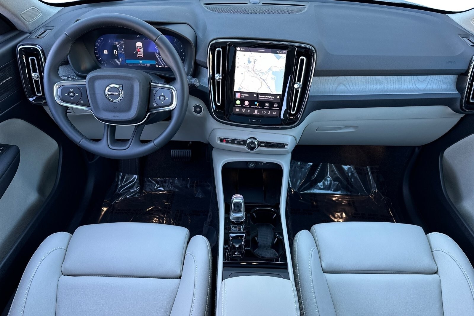 2026 Volvo XC40 photo 3