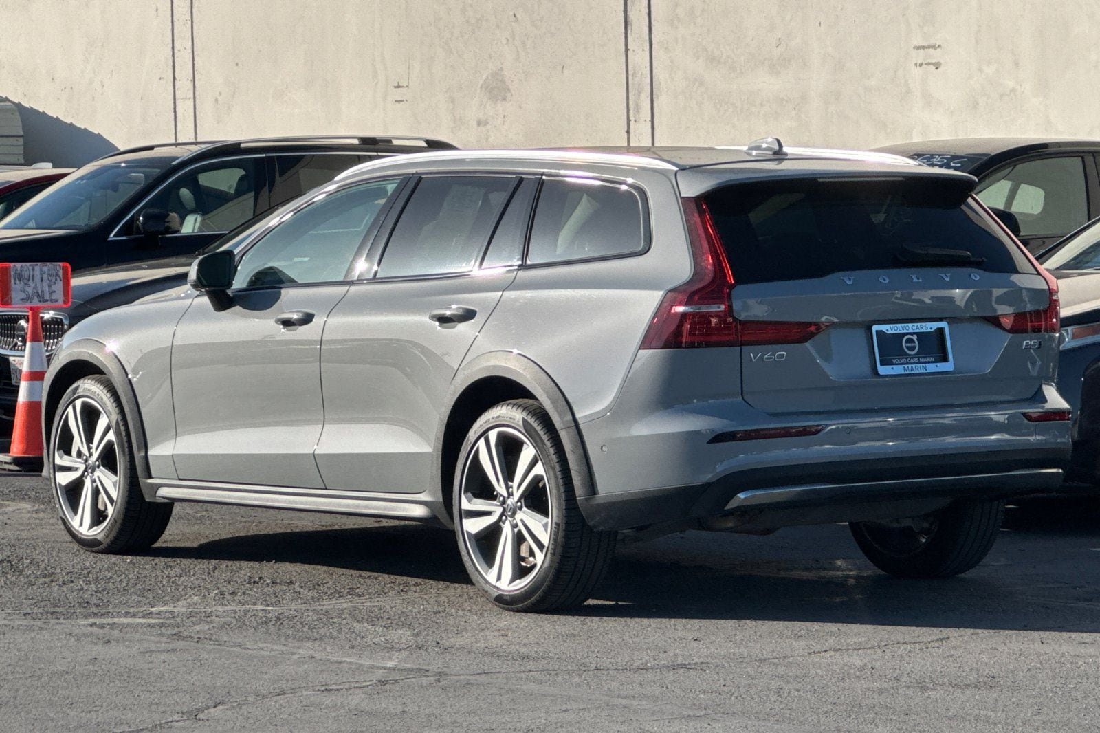 2025 Volvo V60 Cross Country B5 Plus photo 5