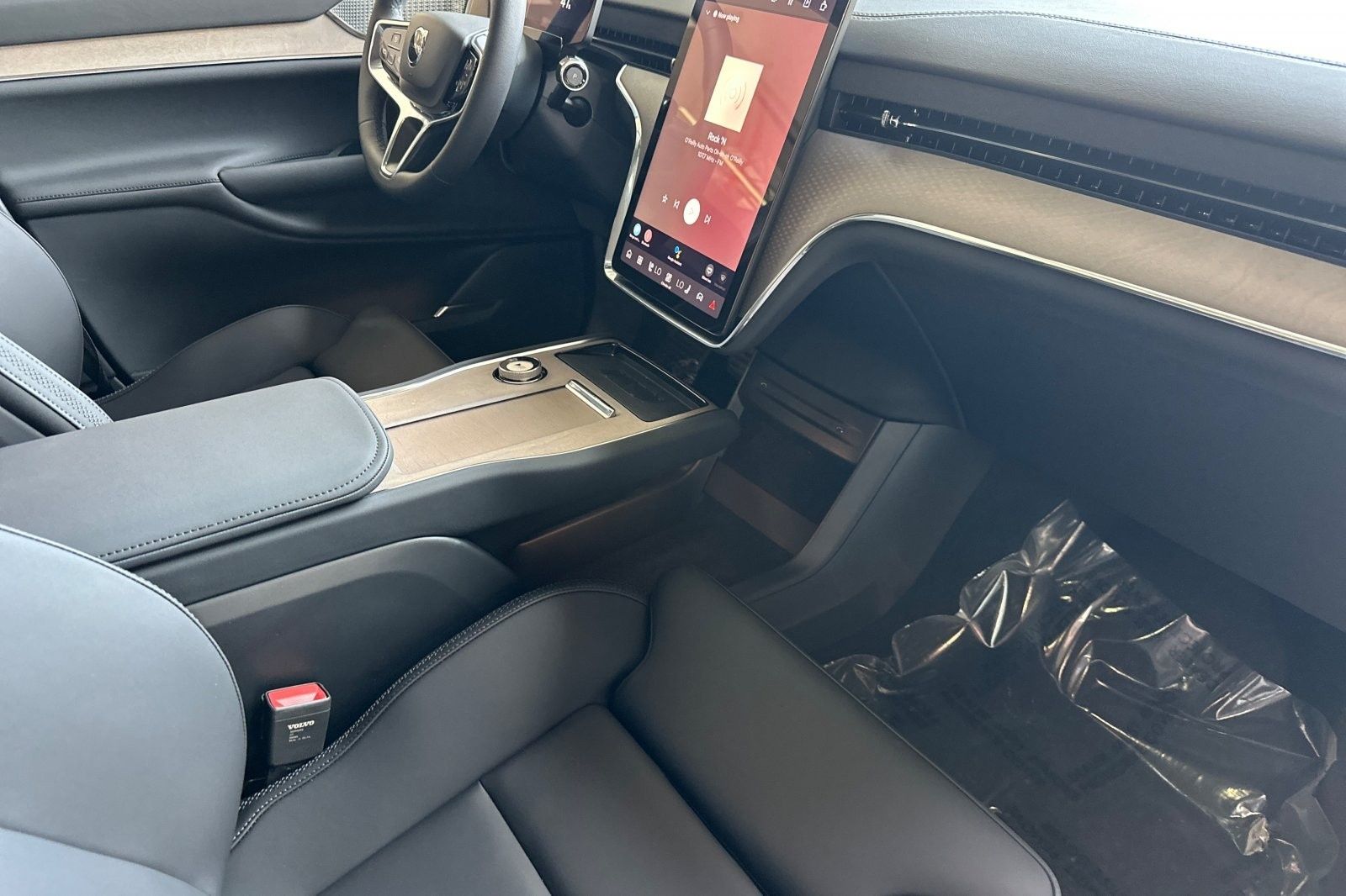 2025 Volvo EX90 Ultra - Photo 19