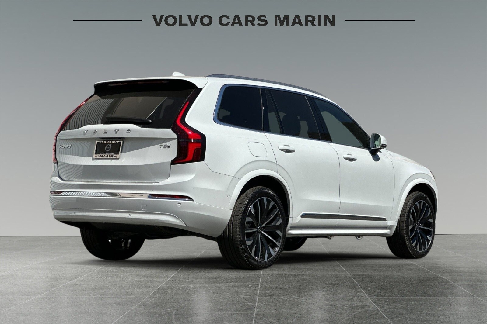 2026 Volvo XC90 T8 Plus photo 2