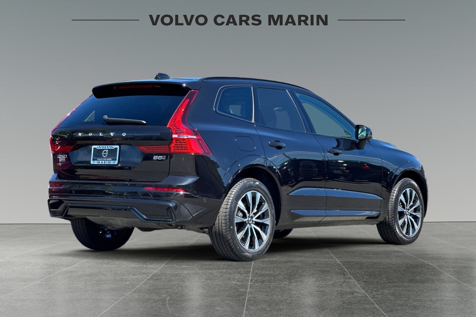 2025 Volvo XC60 B5 Plus photo 2