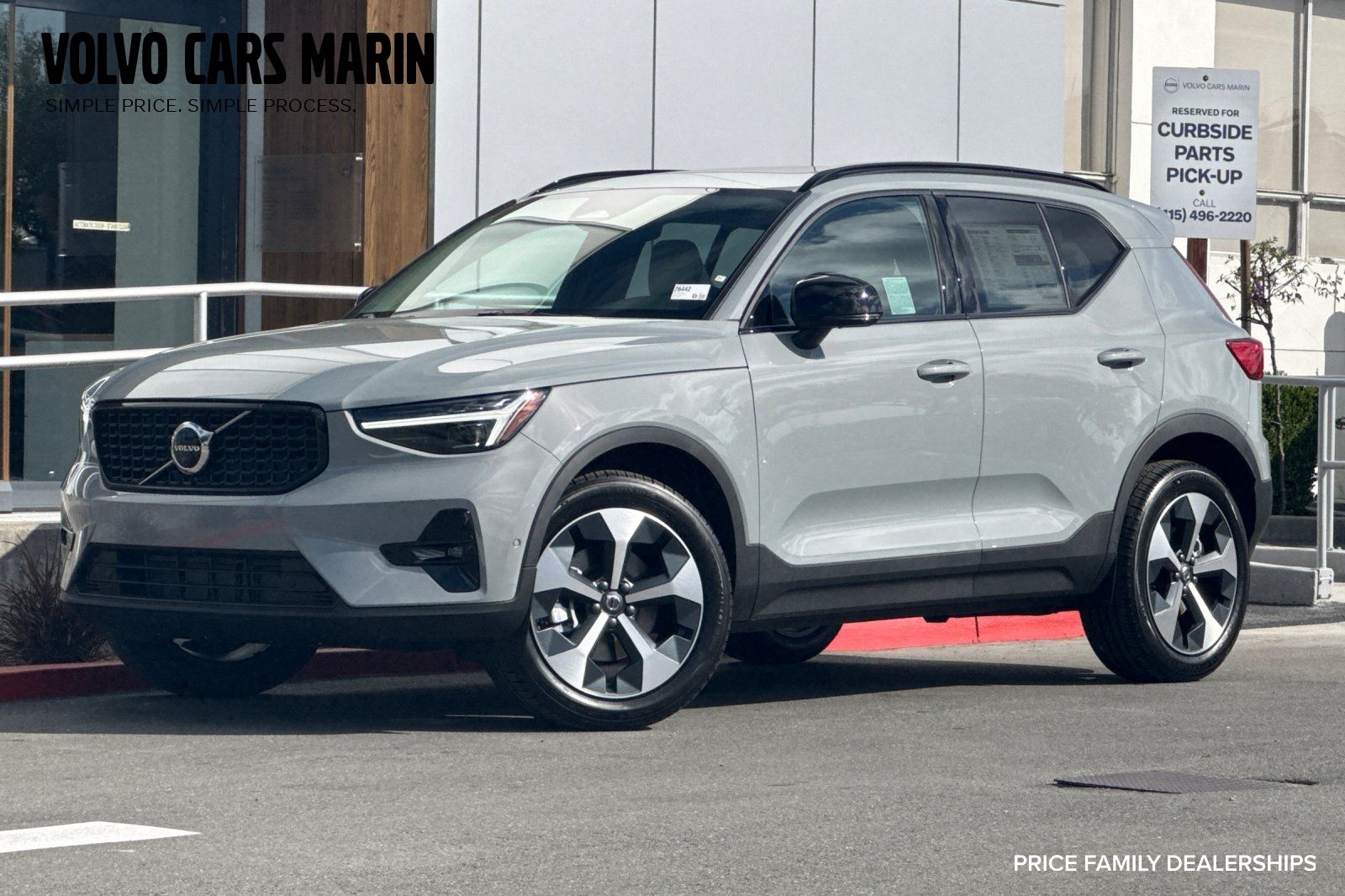 2026 Volvo XC40 B5 Plus Dark AWD's photo