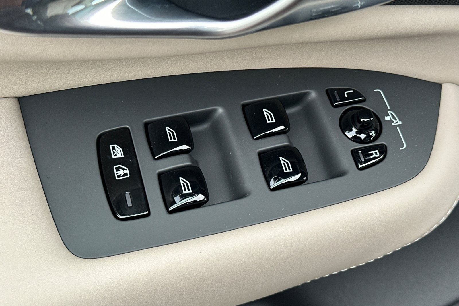 2026 Volvo XC90 Plus - Photo 15