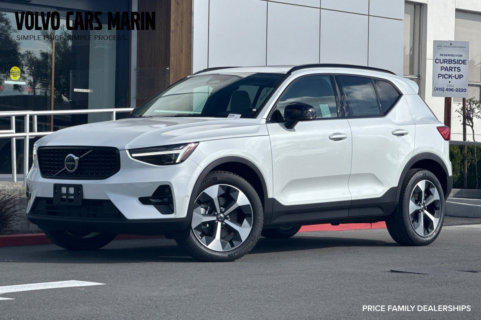 2026 Volvo XC40 B5 Plus Dark AWD's photo