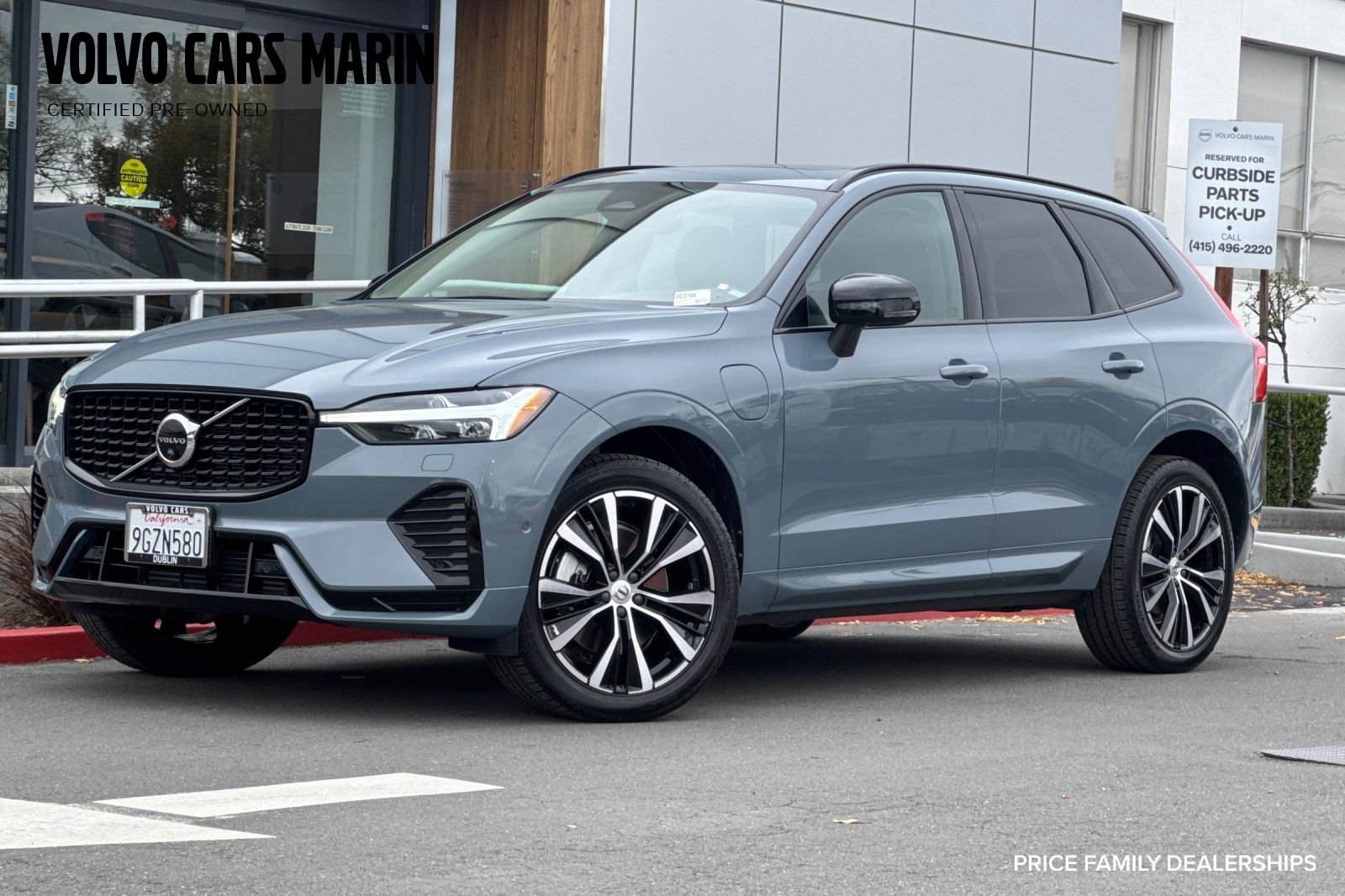 2023 Volvo XC60 T8 Plus Dark Theme AWD's photo
