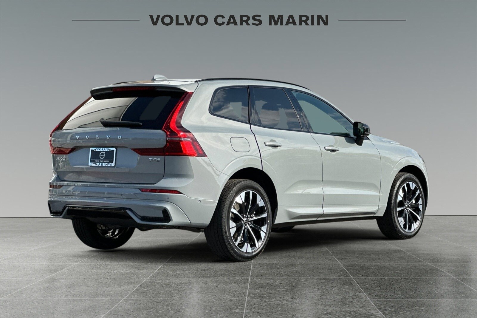 2026 Volvo XC60 Hybrid T8 Plus eAWD photo 2