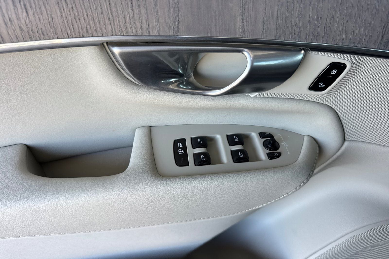 2024 Volvo XC90 Plus - Photo 15