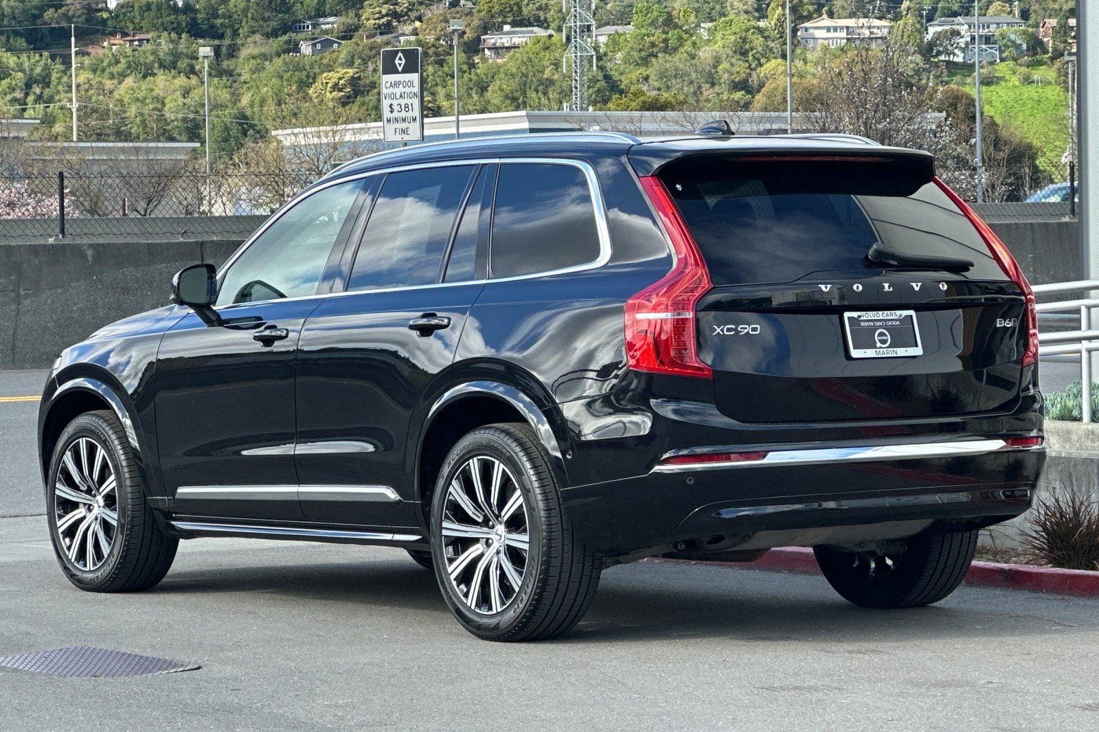 2025 Volvo XC90 B6 Plus 7-Seater photo 6