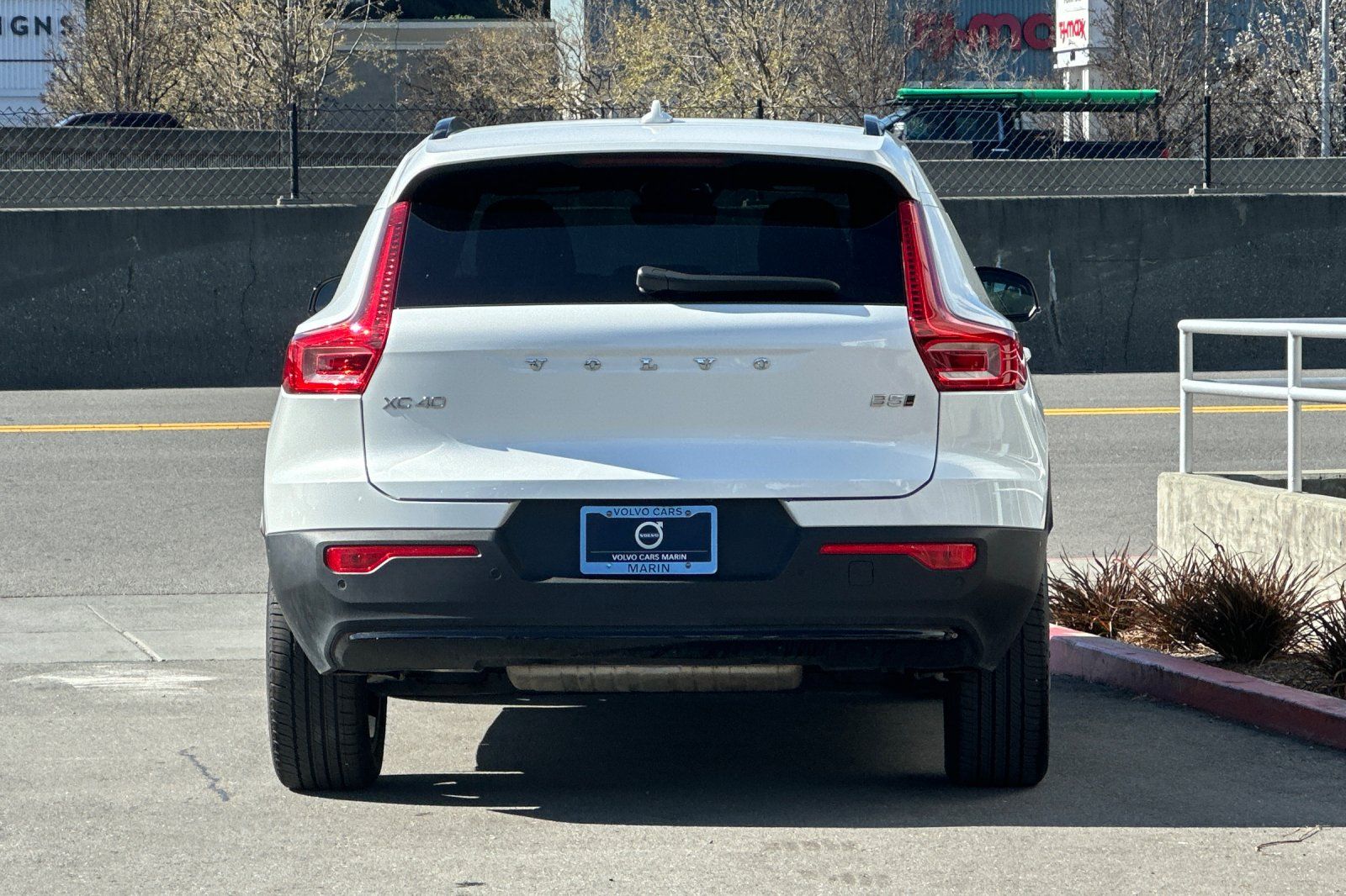 2025 Volvo XC40 B5 Plus Dark Theme photo 3