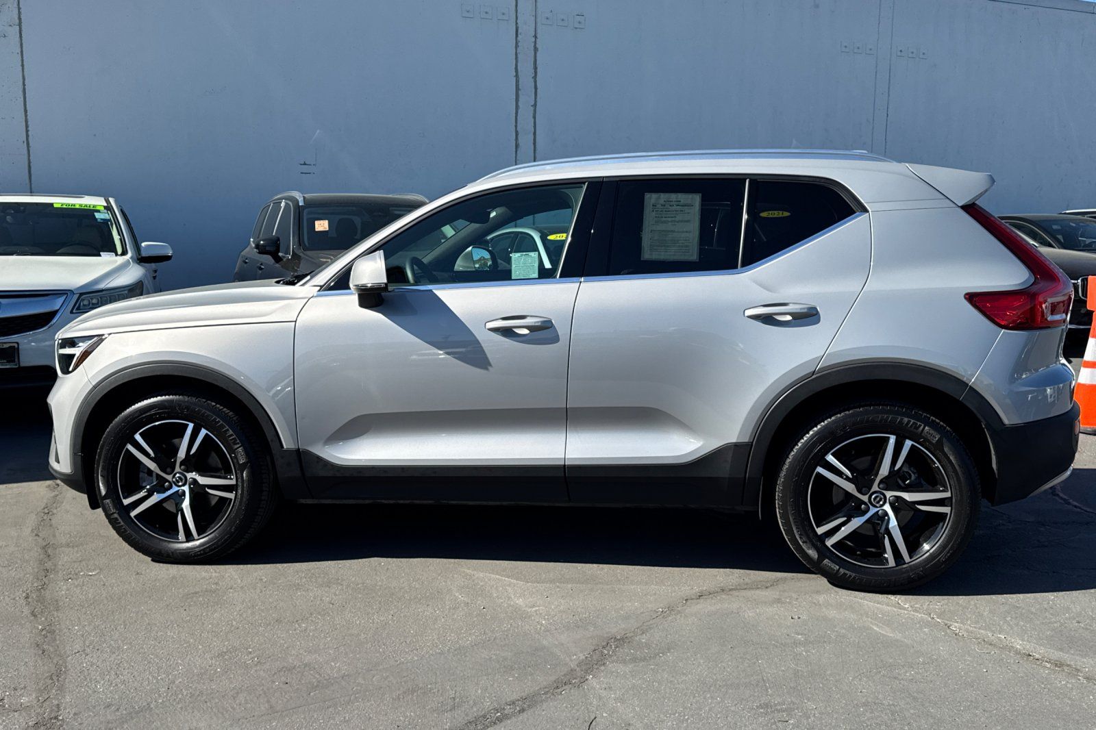 2025 Volvo XC40 B5 Core Bright Theme photo 5