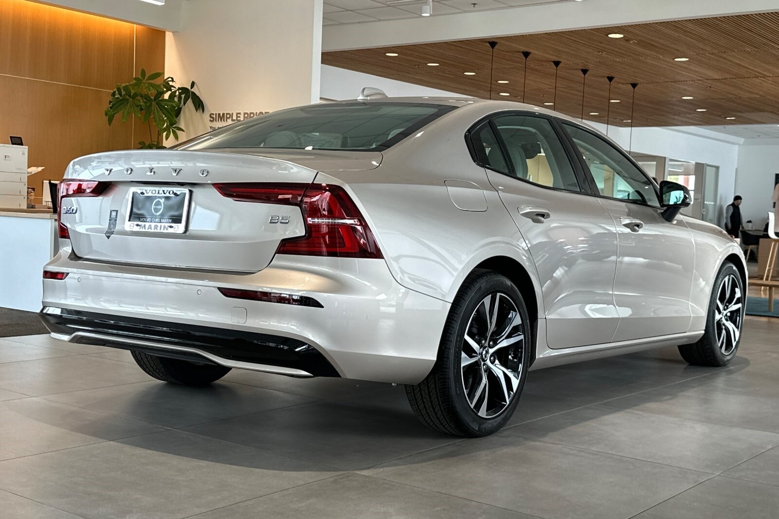 2024 Volvo S60 B5 Core photo 2
