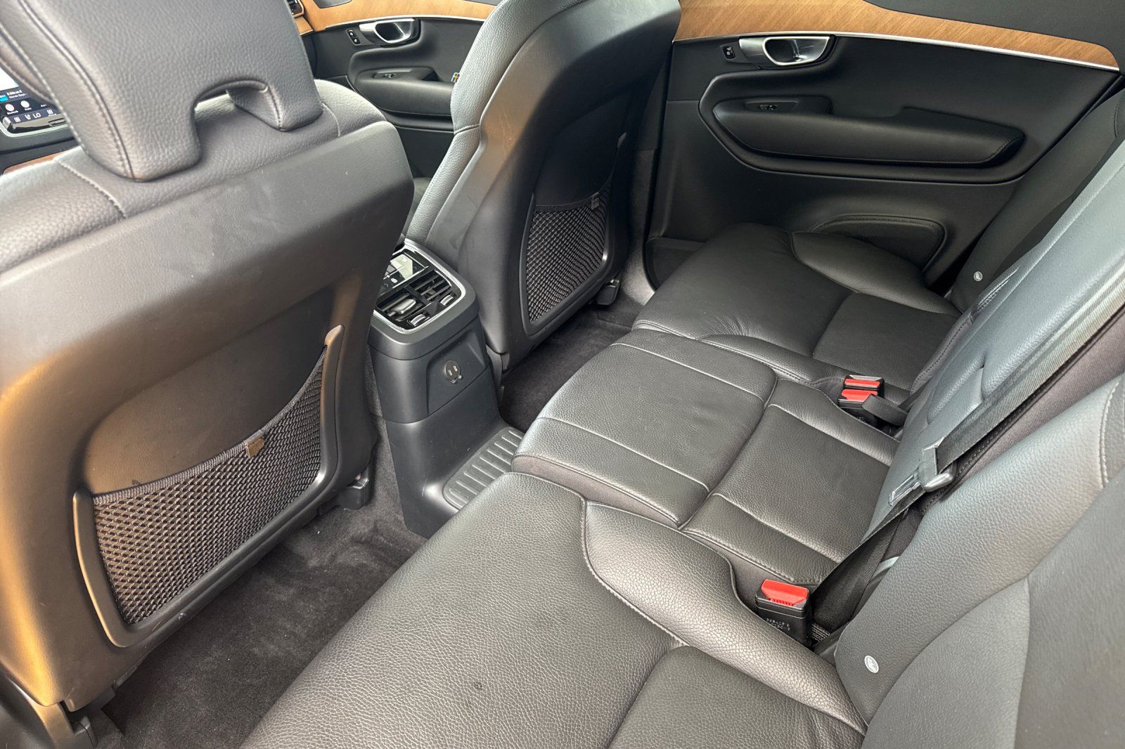 2023 Volvo XC90 Recharge Plug-In Hybrid Plus Dark 7-Seater photo 4