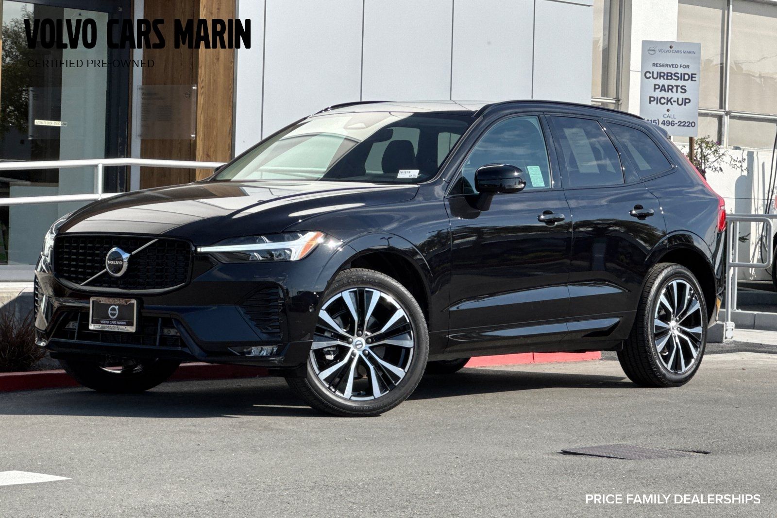 2024 Volvo XC60 B5 Plus Dark Theme AWD's photo